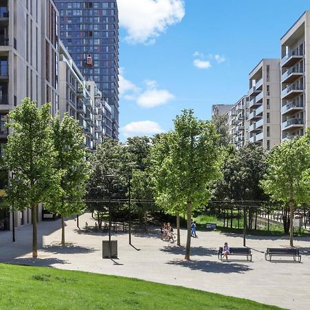 Ellie N Conys 3 Bedroom Apartment With 2 Bathrooms, An Ensuite, Kitchen And Balcony In Stratford Westfield Londýn Exteriér fotografie