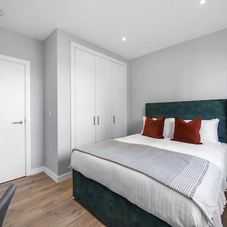 Ellie N Conys 3 Bedroom Apartment With 2 Bathrooms, An Ensuite, Kitchen And Balcony In Stratford Westfield Londýn Exteriér fotografie