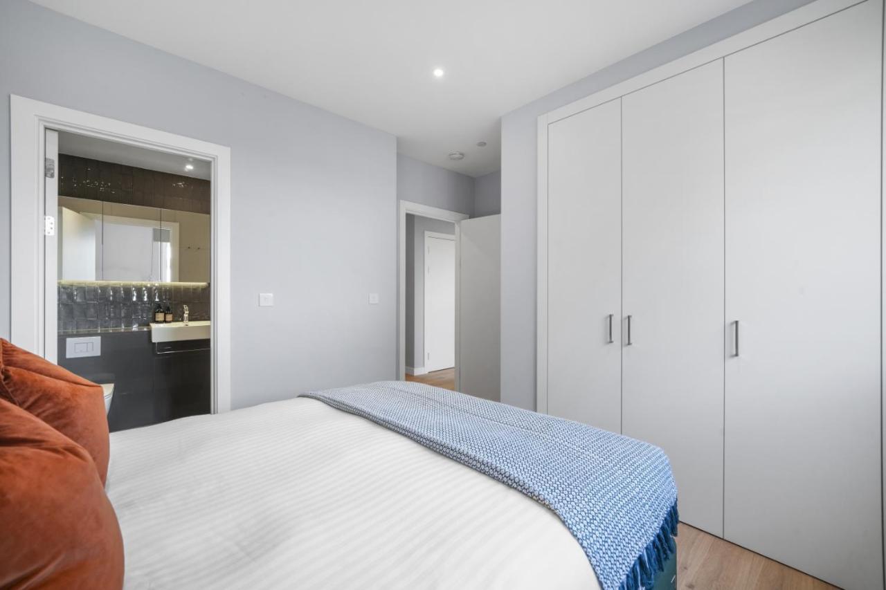 Ellie N Conys 3 Bedroom Apartment With 2 Bathrooms, An Ensuite, Kitchen And Balcony In Stratford Westfield Londýn Exteriér fotografie